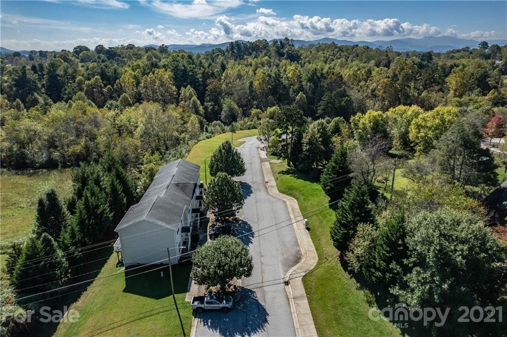 200 Villas Court image # 1