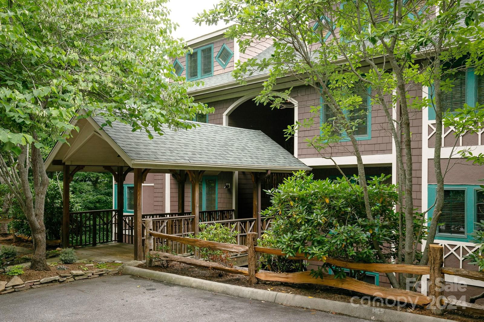 222 Creekside Way image # 1