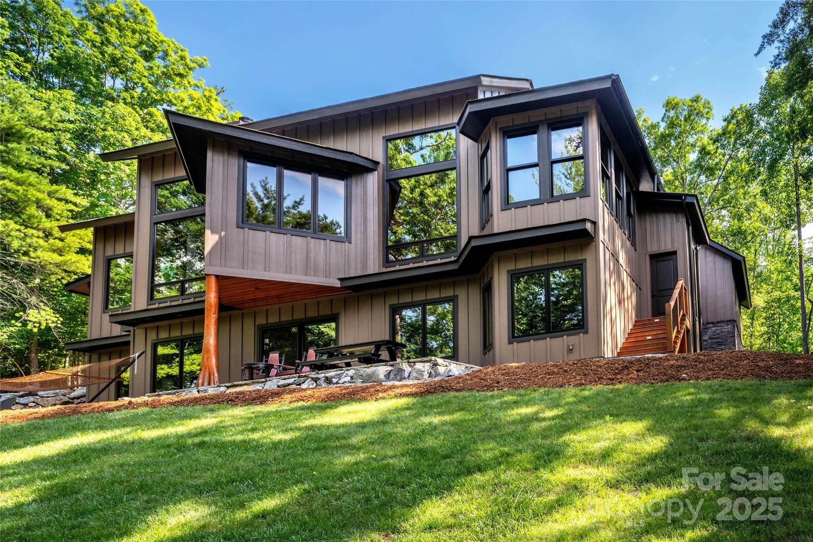 2126 Sycamore Drive image # 1