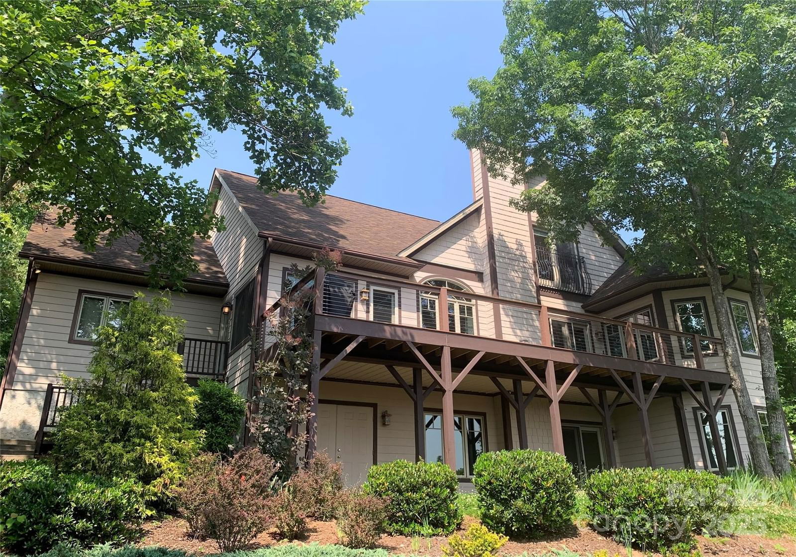 142 Twin Courts Drive image # 1