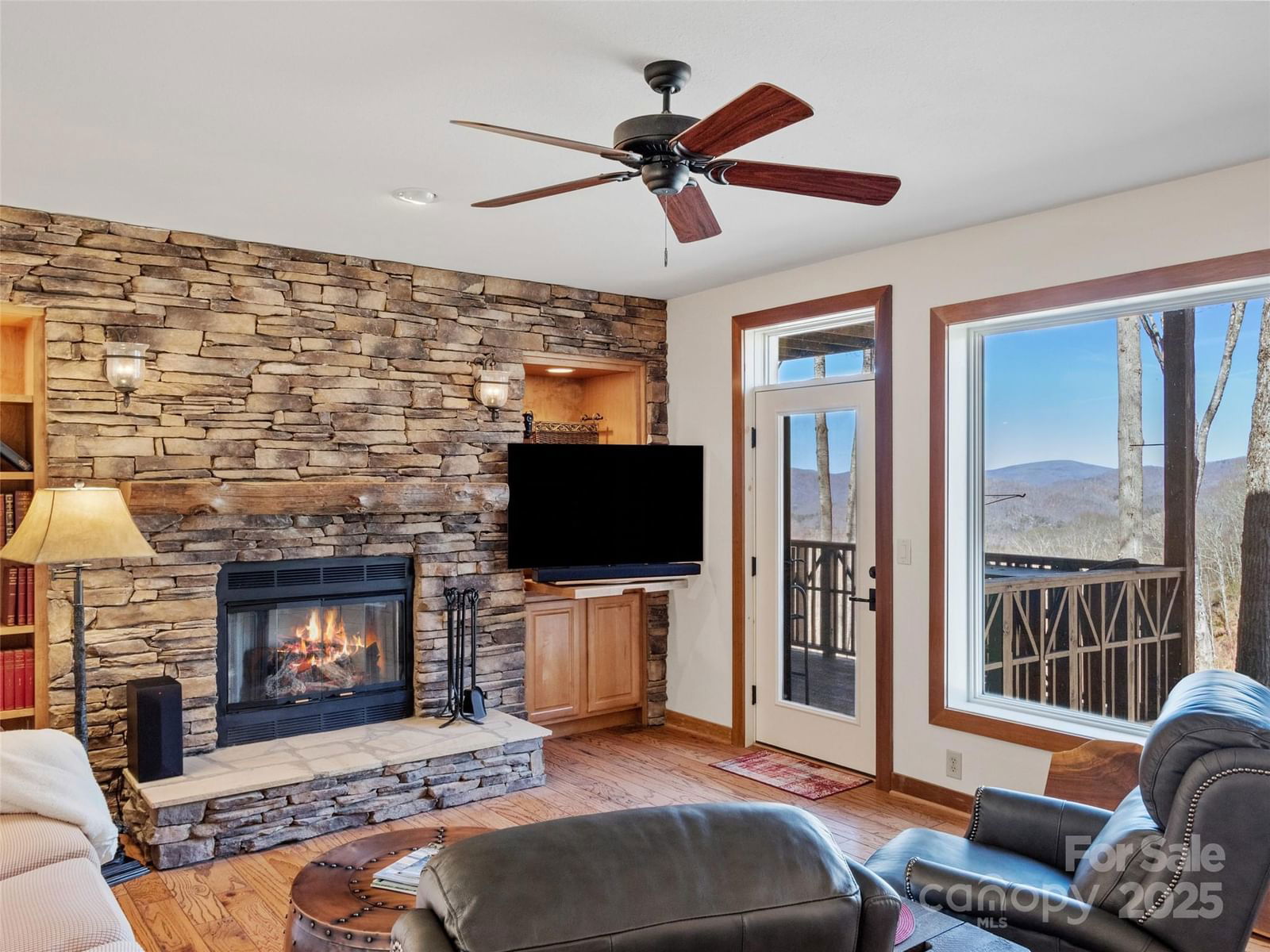 61 Creekside Way image # 1